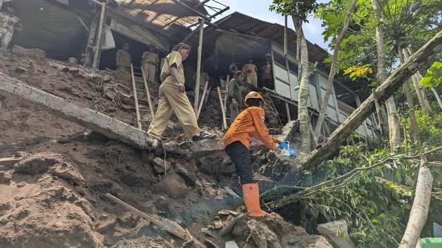Tanah Longsor di Desa Sumbercanting Bondowoso Berakibat Satu Rumah Warga Rusak