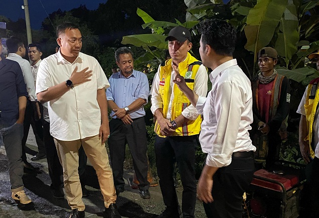 Tambal Jalan Berlubang di Jalur Pantura Situbondo, Dipantau Wagub Emil dan Bupati Rio