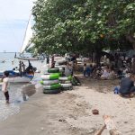 Hari Kedua Lebaran 2025, Wisata Pantai Pasir Putih Situbondo Dipadati Pengunjung 