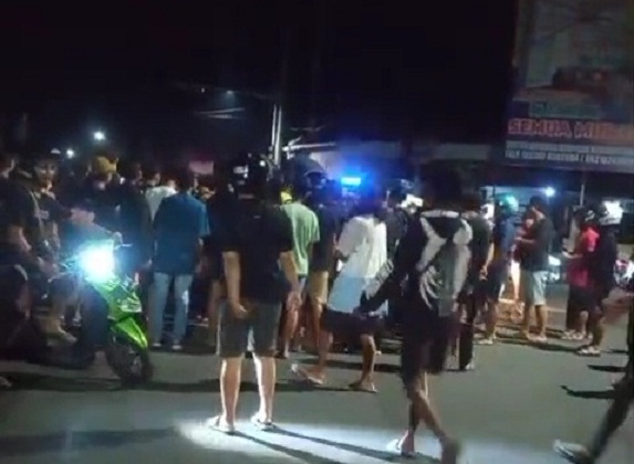 Ditabrak Pebalap Liar di Situbondo, Emak-emak Terkapar