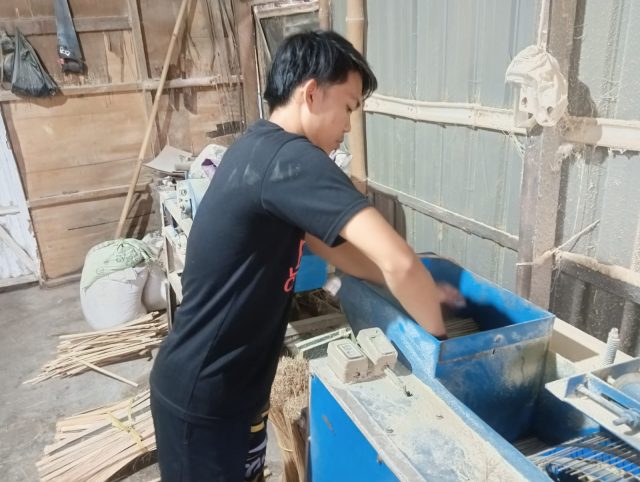Berkah Jelang Idul Adha,Perajin Tusuk Sate di Jombang Mulai Kebanjiran Order