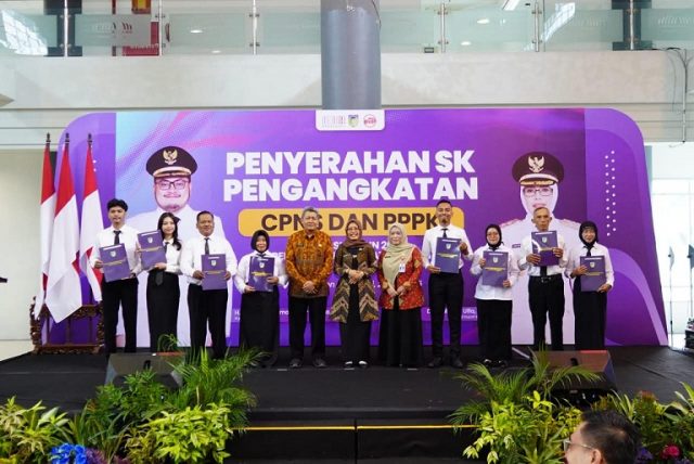 Penyerahan SK Pengangkatan CPNS dan PPPK, Mas Dhito: Jangan Terjebak di Zona Nyaman