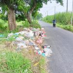 Sampah Masih Menumpuk di Jalan Penghubung Desa di Mojoagung Jombang, Belum Ada Tindakan Tegas
