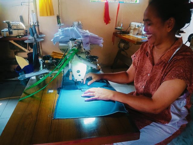 Pesanan Tembus Papua, Penjahit di Jombang Kebanjiran Order Seragam Sekolah Jelang Tahun Ajaran Baru