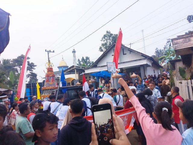 2.025 Kilogram Salak Pondo  Dibagikan Gratis,Bentuk Rasa Syukur  Petani Salak di Jombang