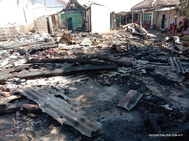 Enam Rumah Warga Situbondo Terbakar, Dua Korban Terluka dan Uang Tunai Rp80 Juta Hangus