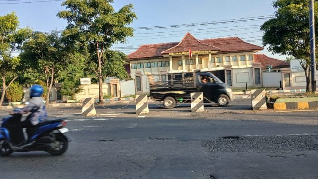 Dua Ponsel Milik Hakim PN Situbondo, Diduga Digelapkan Emak-emak 