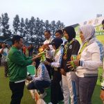 Semangat Tak Kenal Lelah, Tim Sepak Bola Putri Lamongan Raih Juara III Porprov IX Jatim