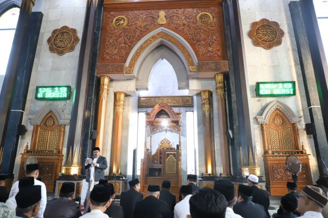 Bupati Jombang Laksanakan Salat Iduladha 1446 H di Masjid Agung Baitul Mukminin
