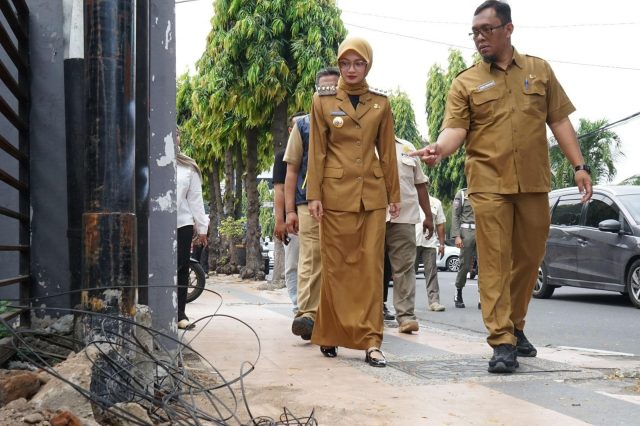 Pemkot Kediri Tertibkan 40 Tiang Telekomunikasi Ilegal di Jalan Brawijaya