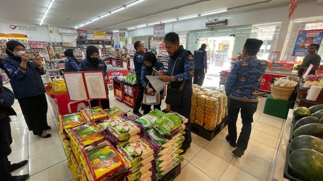 Sidak Satgas Pangan Lamongan Temukan Beras Premium Oplosan
