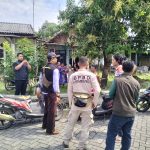 Teror Monyet Liar di Jombang: Tanaman Rusak, Warga Terluka