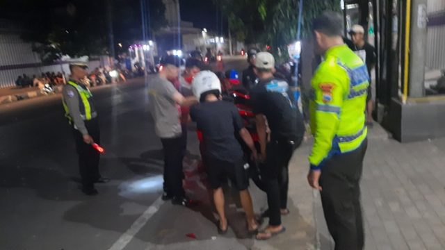 Ditabrak Pemotor Tanpa Nopol, Rahang Seorang Pemuda Situbondo Lepas 