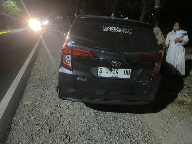 Tertabrak Toyota Calya, Dua Remaja Puteri Terkapar di Jalur Pantura Situbondo 