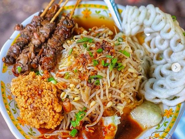 Lontong Balap Surabaya Bumbu Petis Gurih Segar, Ini Resep dan Cara Membuatnya