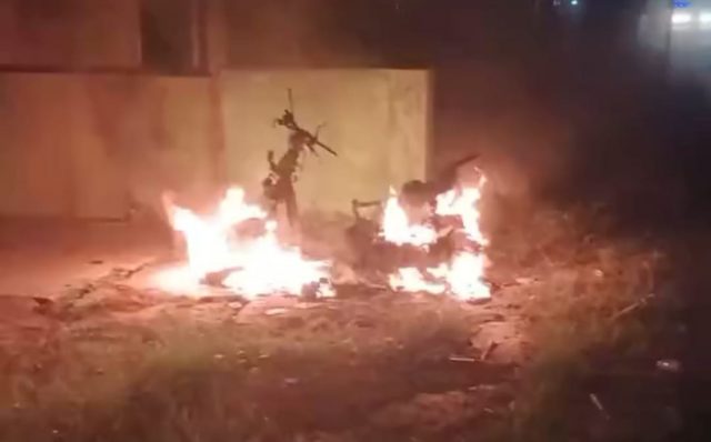 Ditinggal dengan Baju dan Helm, Motor Terbakar di Ploso Jombang Bikin Geger