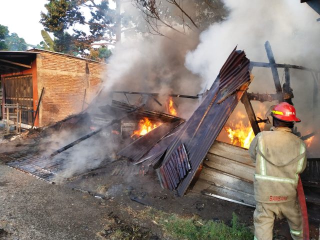 Usaha Mebel di Jombang Ludes Terbakar, Kerugian Capai Rp150 Juta