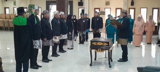 Perkuat Struktur Pemerintahan dan Tingkatkan Pelayanan Publik, Bupati Lamongan Lantik 5 Pejabat