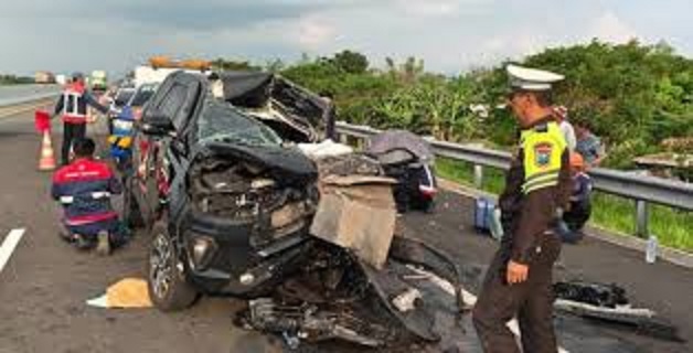 Kecelakaan mobil Anggota DPRRI di Probolinggo. (Istimewa).