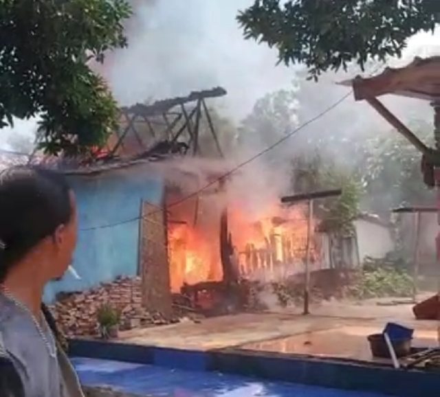 Ditinggal Kerja, Dua Rumah di Situbondo Terbakar